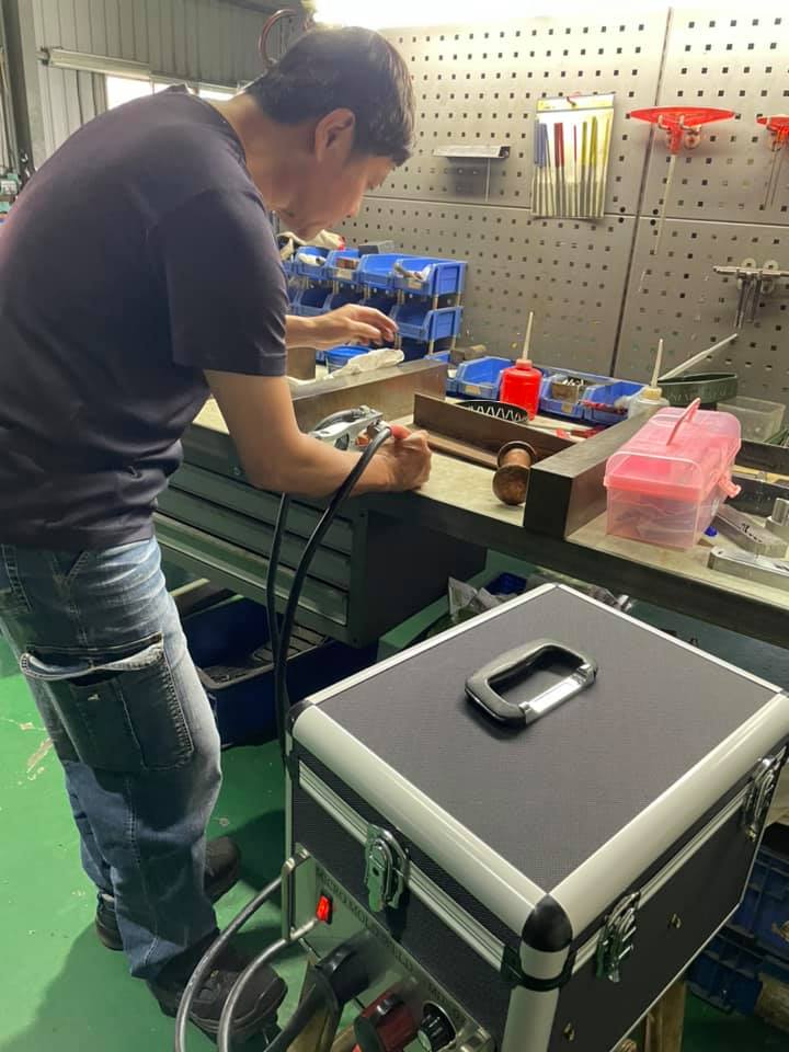 Mold Equipment Cold Welding Machine | NACO-TEC 4